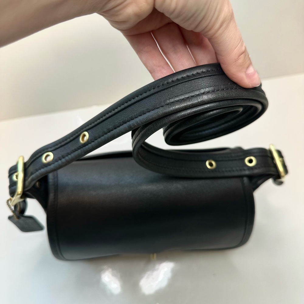 ✅Sold✅ Vintage Costa Rica Coach Rambler Legacy Navy Leather Crossbody - Picture 14 of 15